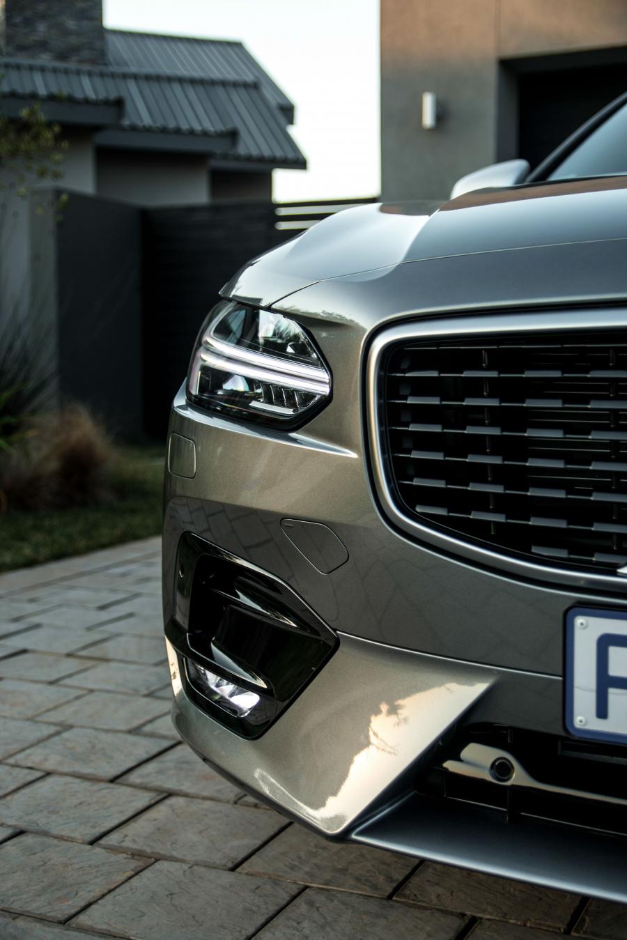 Детали экстерьера Volvo S90 T6 R-Design 2017 года  (ZA) (фото 11 из 20)